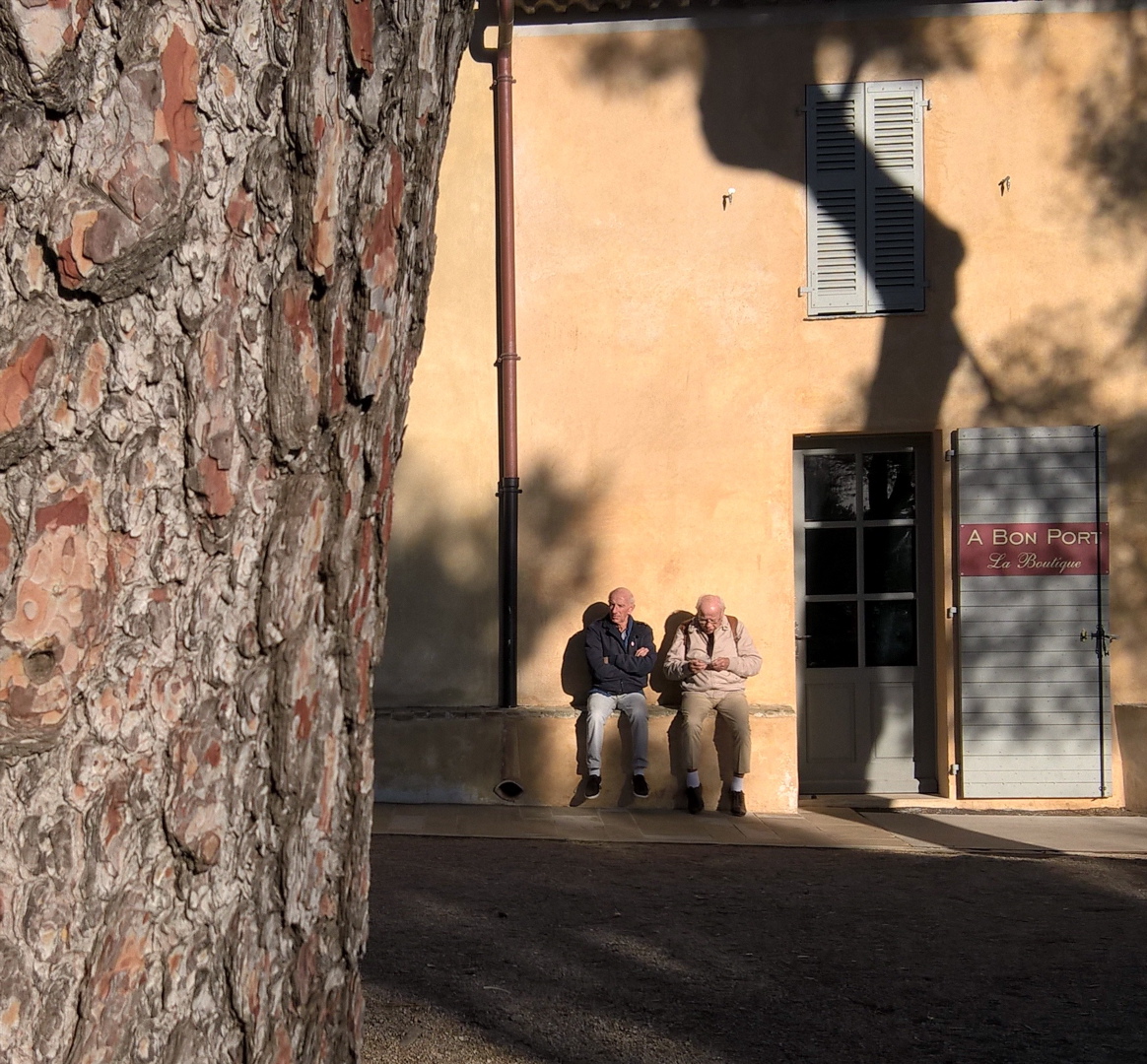 Sunshine-and-shadows-light-house-cap-d'antibes