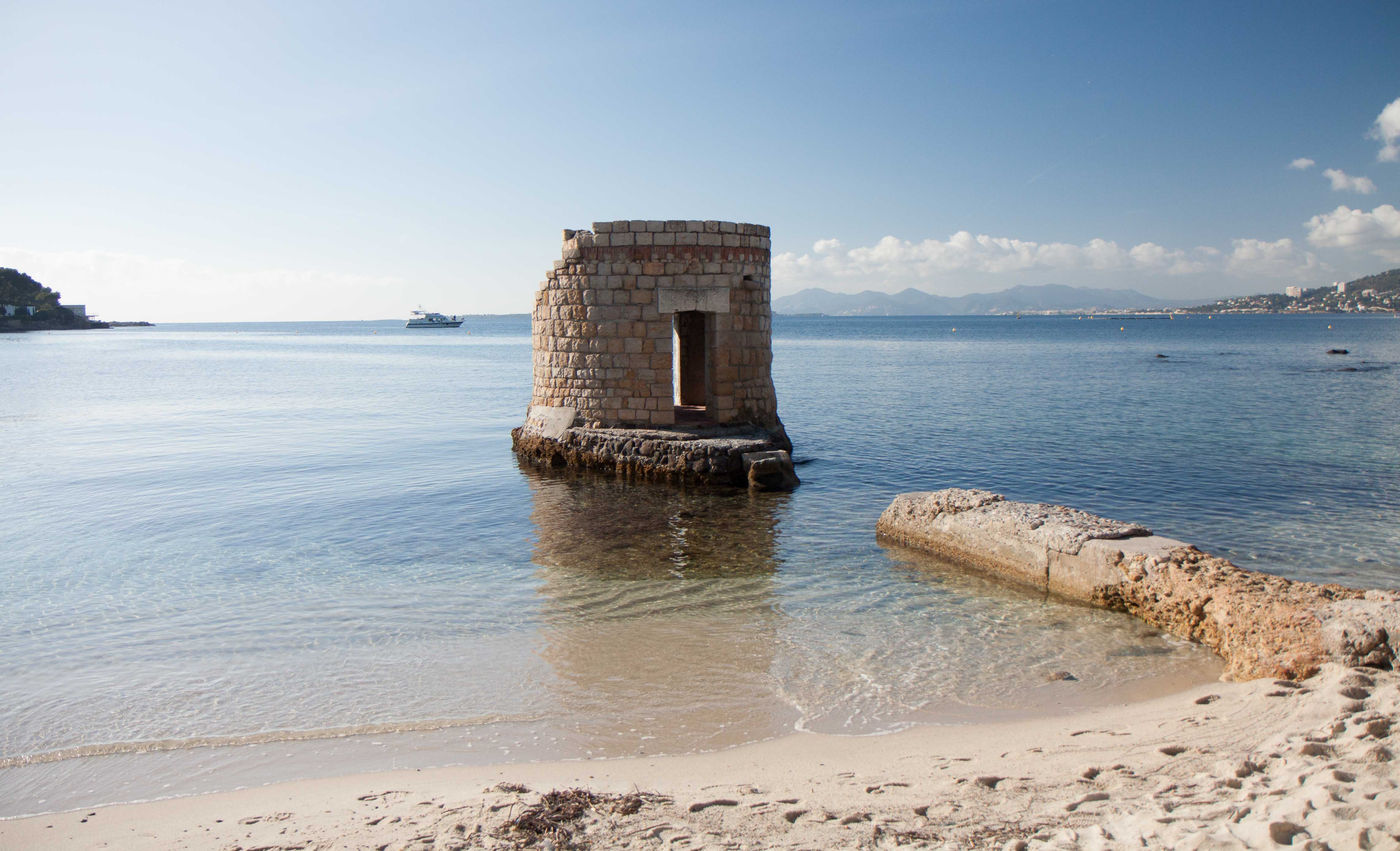 Plage - La Petite Tour Uncovered