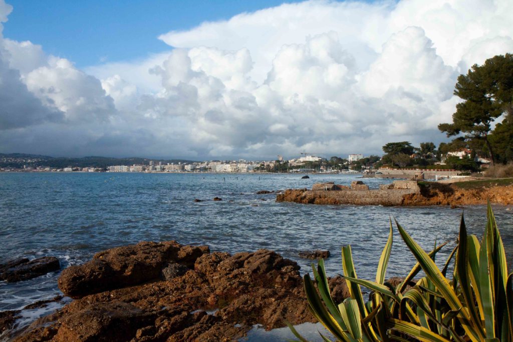 view towards plage des ondes Cap d'Antibes