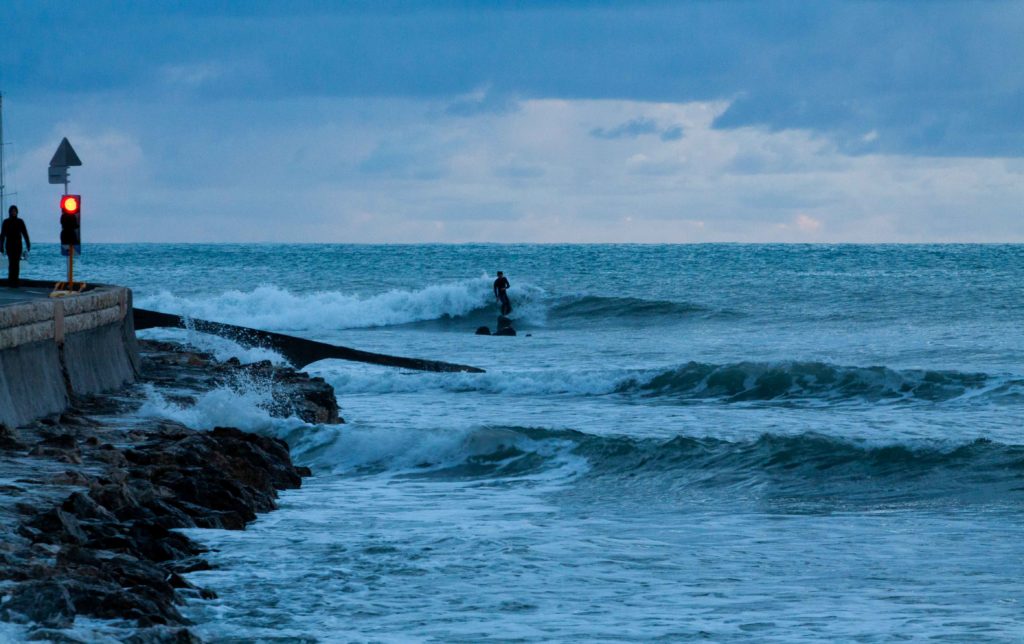 surfer Cap d'Antibes