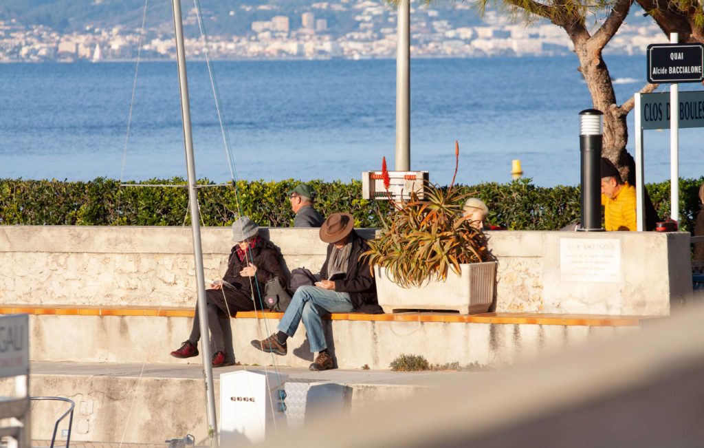 people reading in the sun Port Salis, Cap d'Antibes