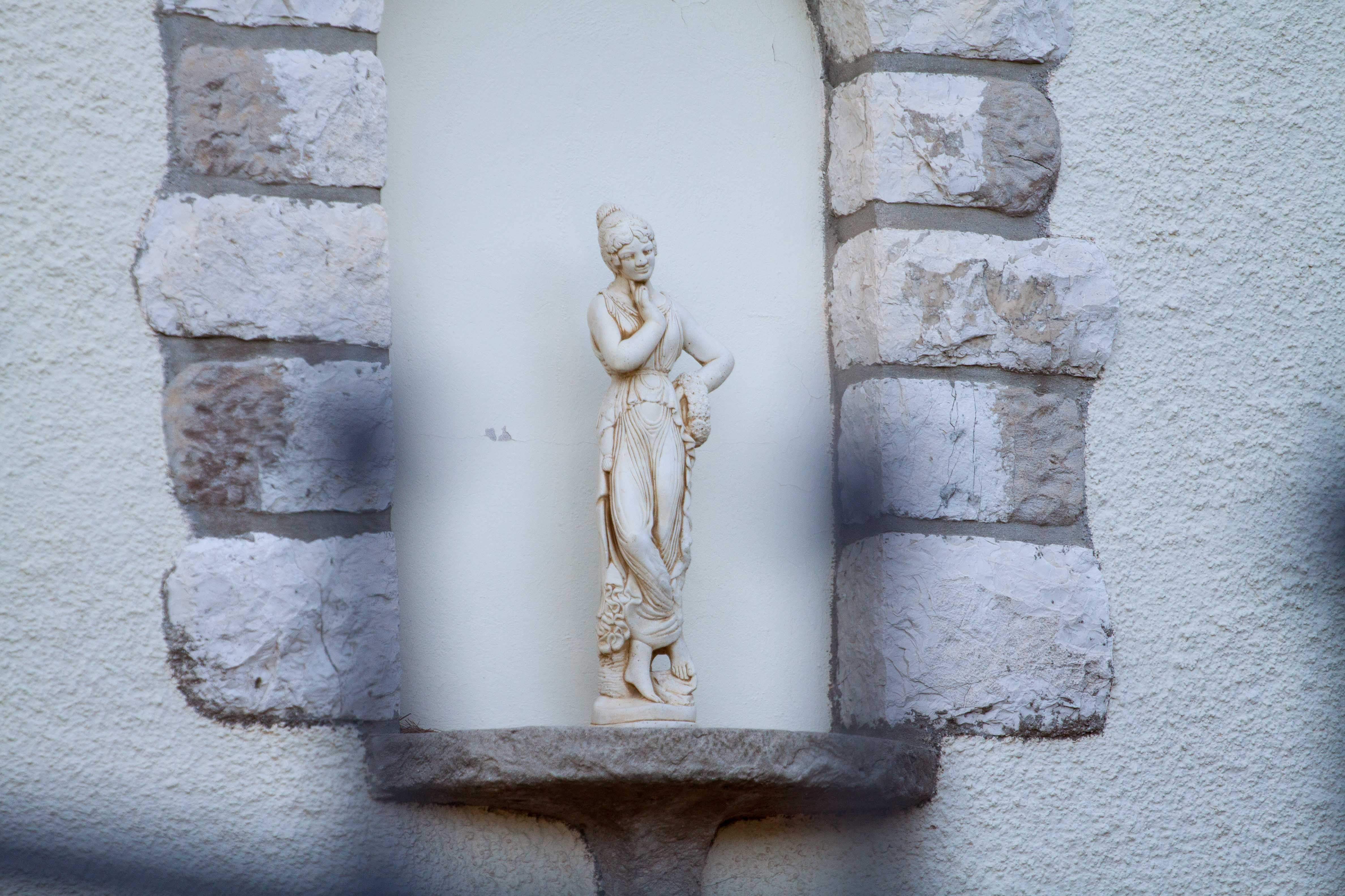 Cap d'Antibes statues